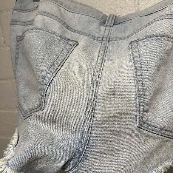Express Distressed Short - Picture 5 of 6